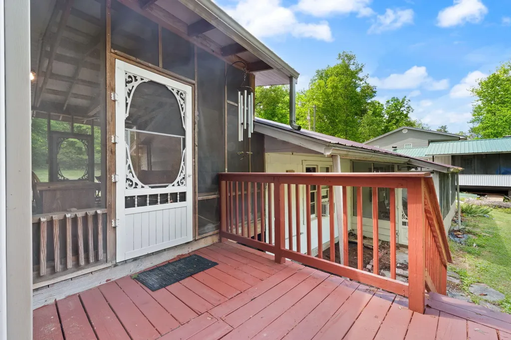 715 George Hardwick Drive Bronston KY 42518