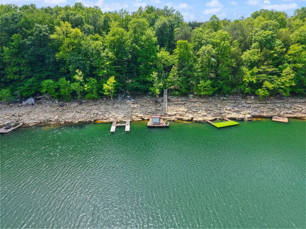 715 George Hardwick Drive Bronston KY 42518