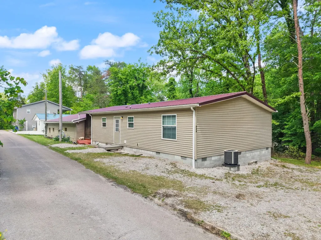 715 George Hardwick Drive Bronston KY 42518