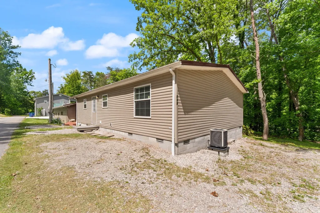 715 George Hardwick Drive Bronston KY 42518