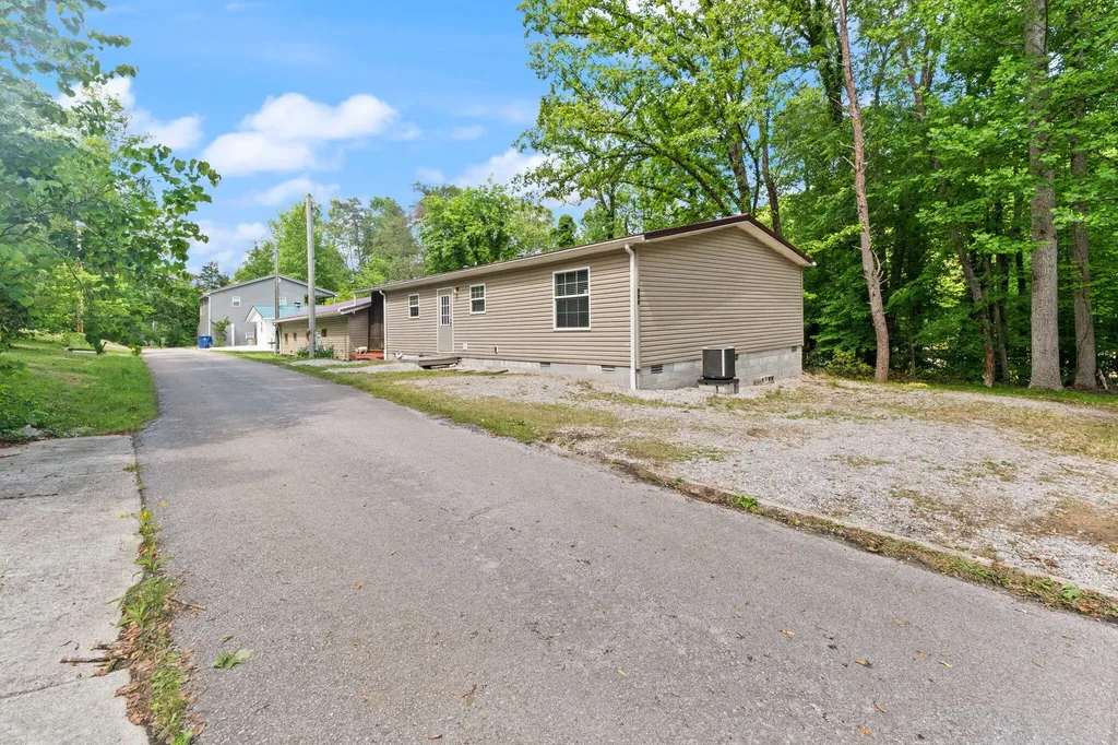 715 George Hardwick Drive Bronston KY 42518