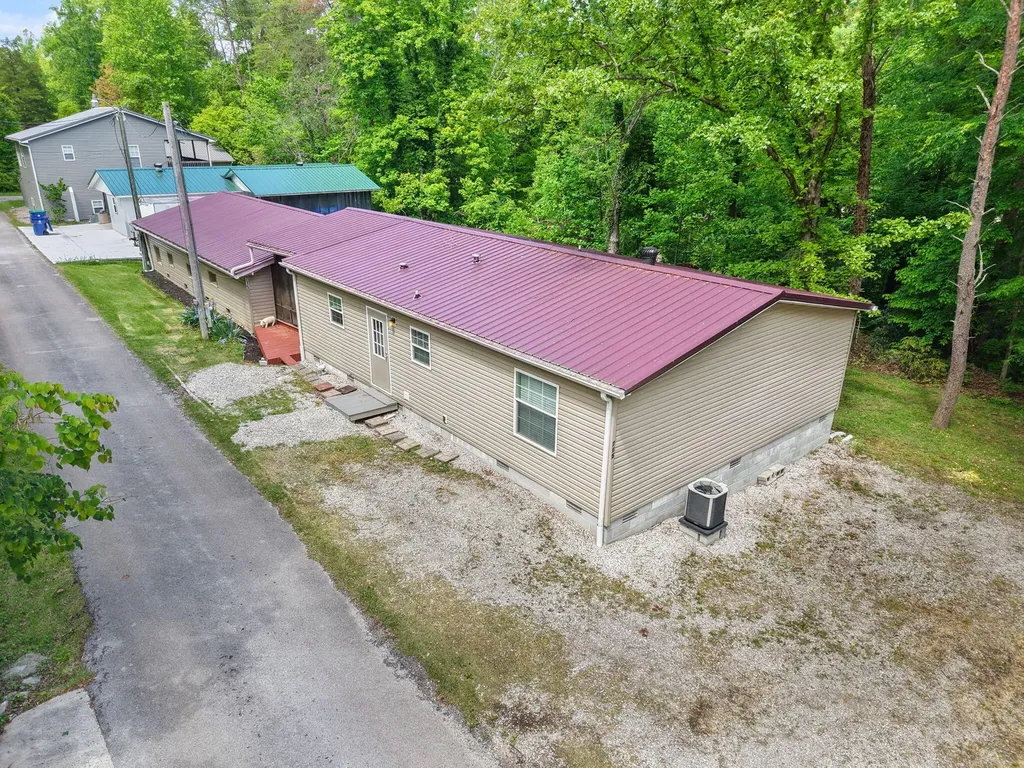 715 George Hardwick Drive Bronston KY 42518