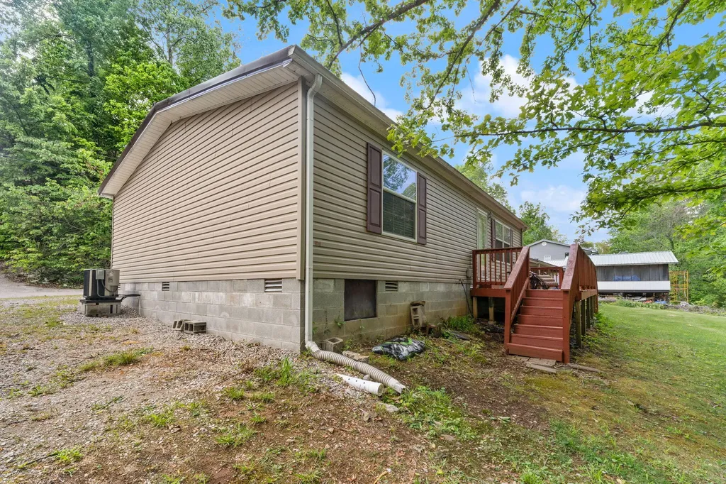715 George Hardwick Drive Bronston KY 42518