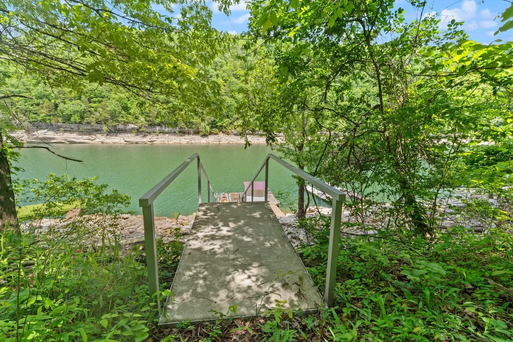 715 George Hardwick Drive Bronston KY 42518