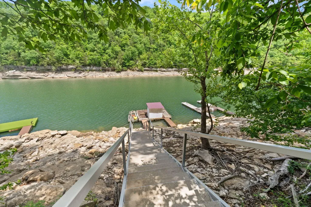 715 George Hardwick Drive Bronston KY 42518