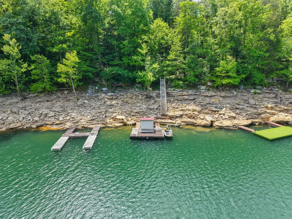 715 George Hardwick Drive Bronston KY 42518