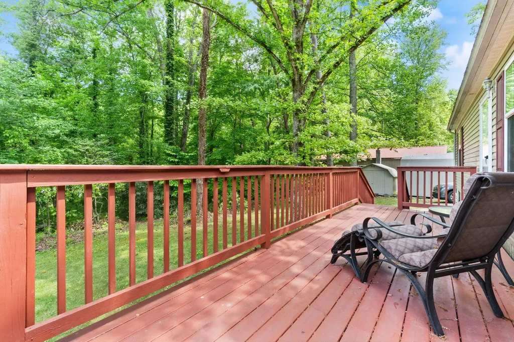 715 George Hardwick Drive Bronston KY 42518