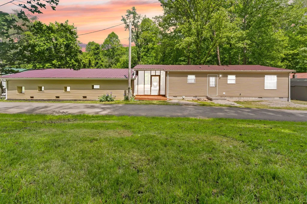 715 George Hardwick Drive Bronston KY 42518