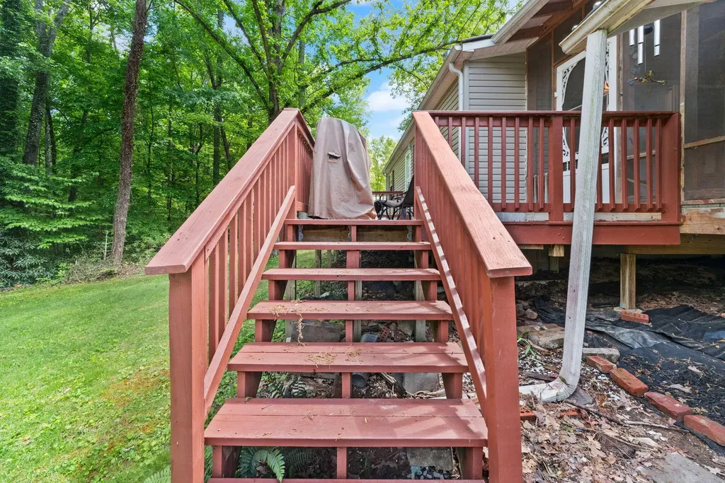 715 George Hardwick Drive Bronston KY 42518