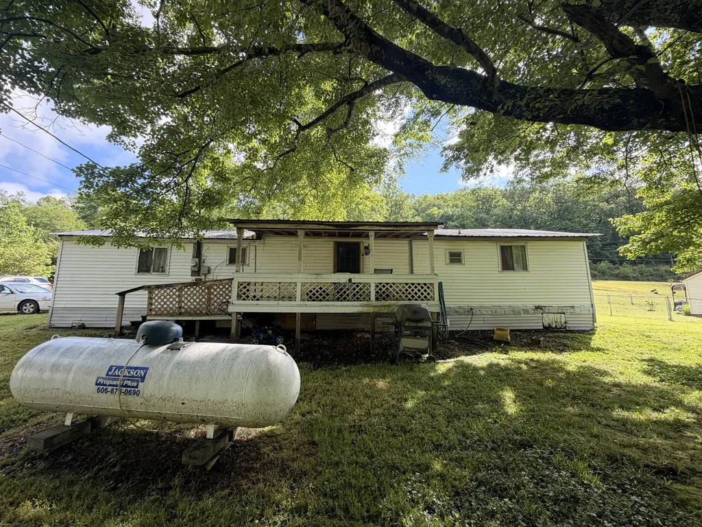 14479 Kentucky 11 Oneida KY 40972