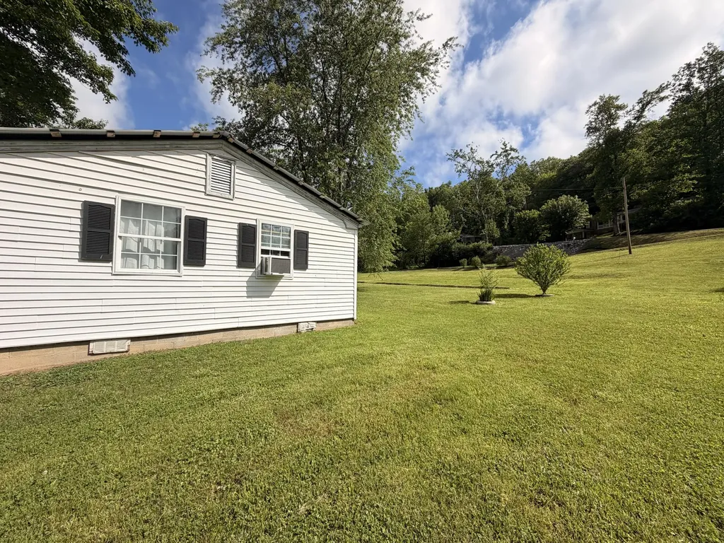 14479 Kentucky 11 Oneida KY 40972