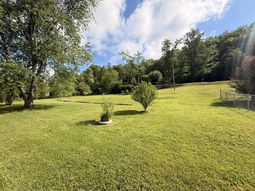 14479 Kentucky 11 Oneida KY 40972