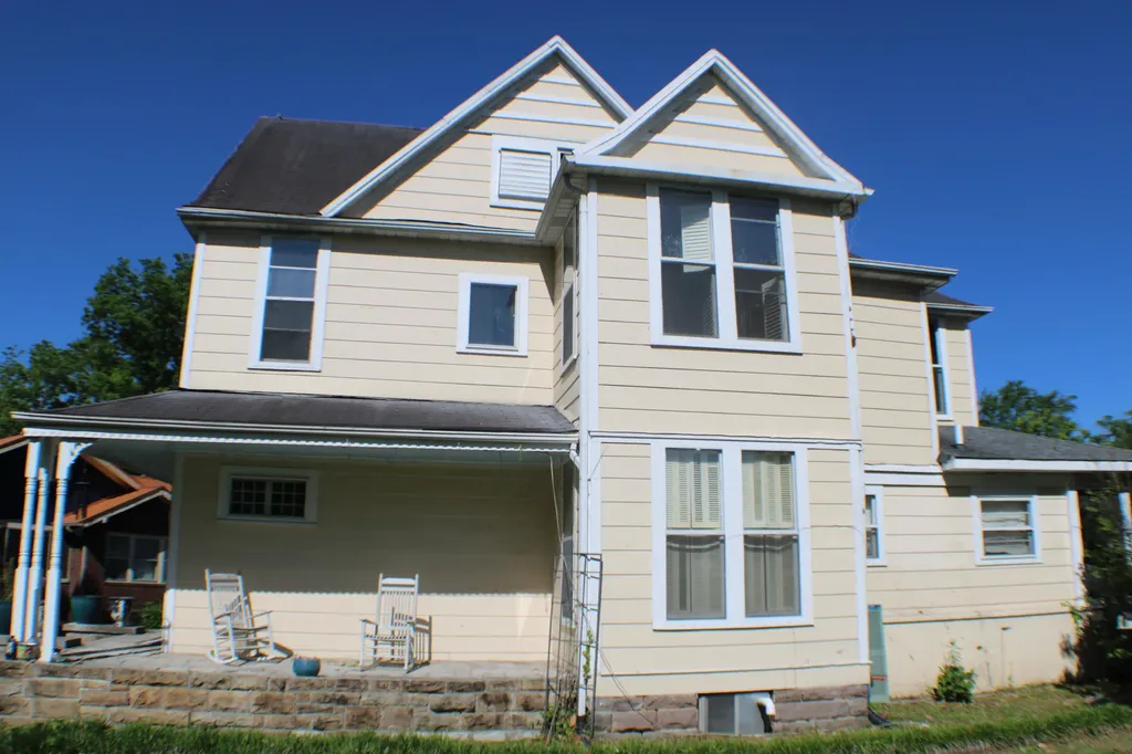 207 Arthur Heights Middlesboro KY 40965