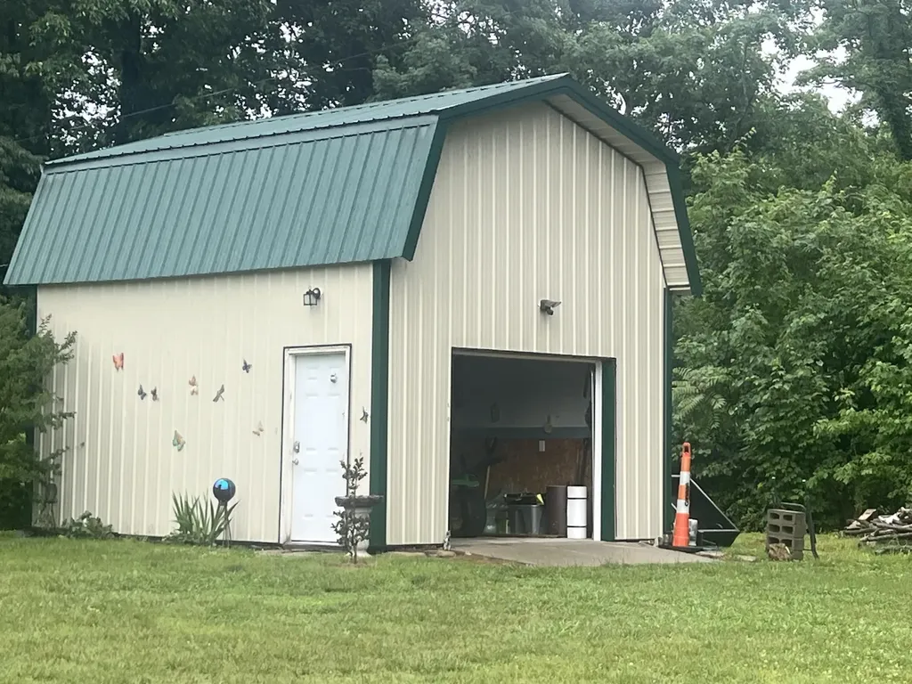 5763 E Ky Highway 90 Albany KY 42602