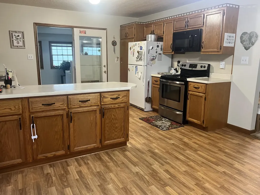 5763 E Ky Highway 90 Albany KY 42602