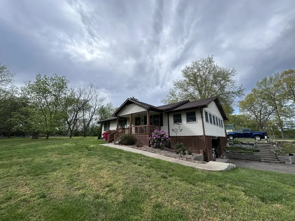 5763 E Ky Highway 90 Albany KY 42602
