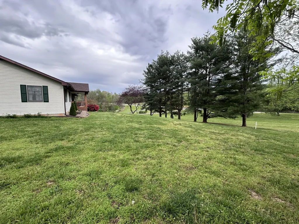 5763 E Ky Highway 90 Albany KY 42602