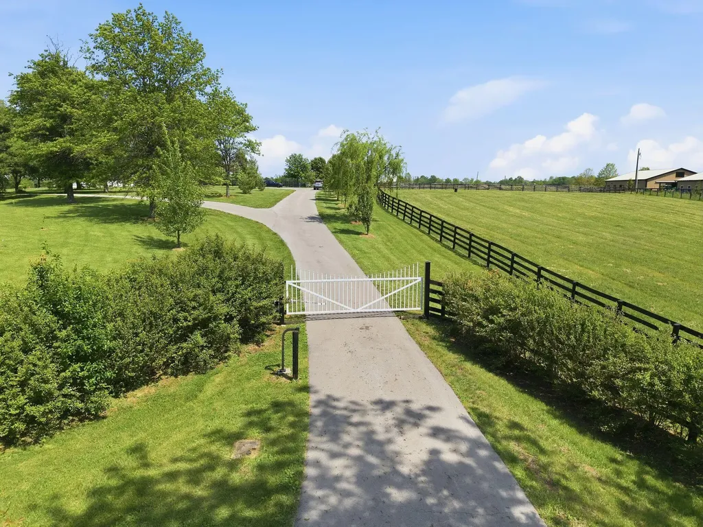 6166 Greenwich Pike Lexington KY 40511