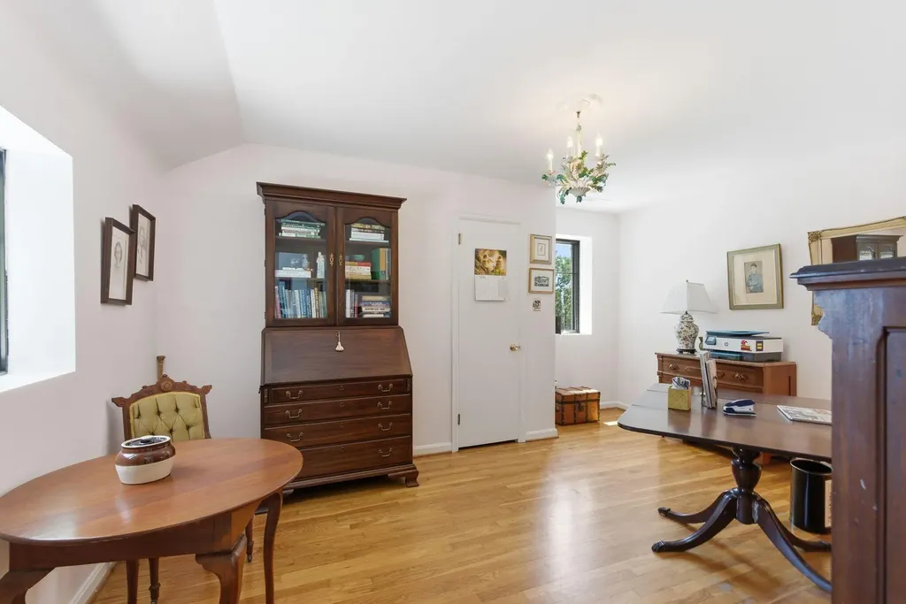 6166 Greenwich Pike Lexington KY 40511