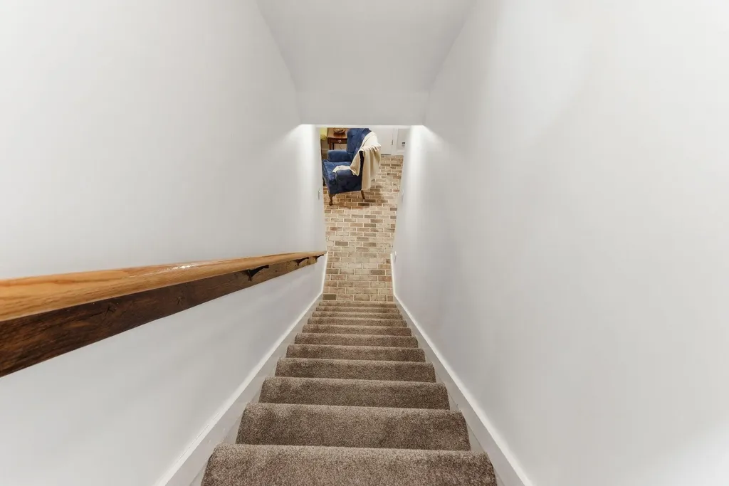 6166 Greenwich Pike Lexington KY 40511