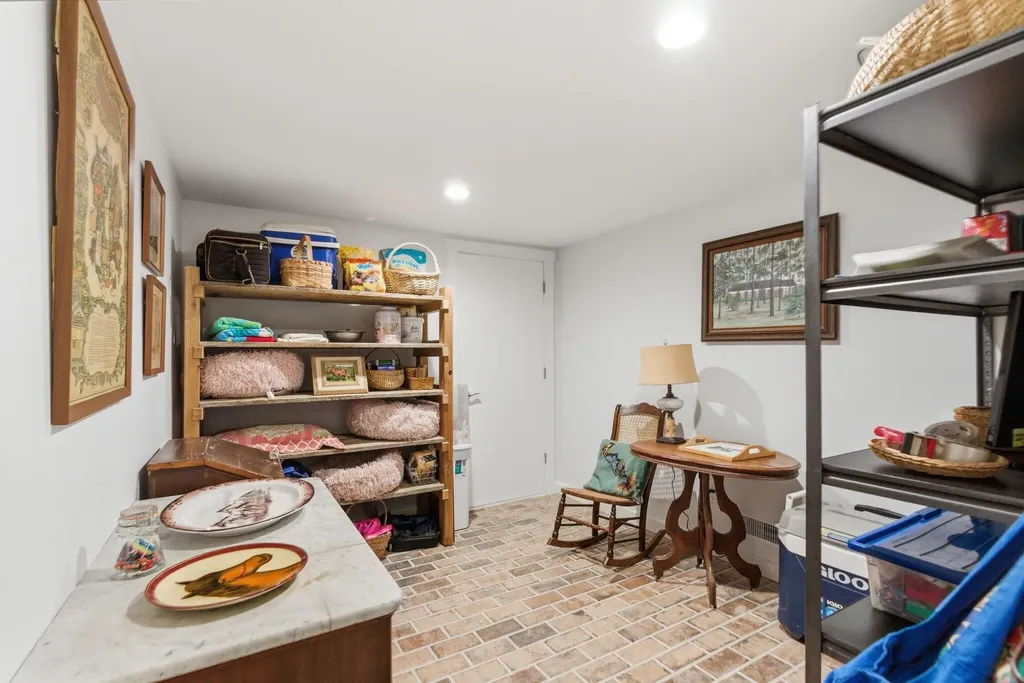 6166 Greenwich Pike Lexington KY 40511
