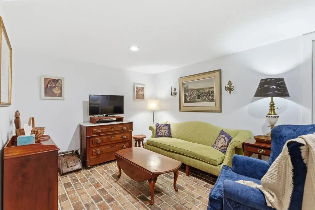 6166 Greenwich Pike Lexington KY 40511