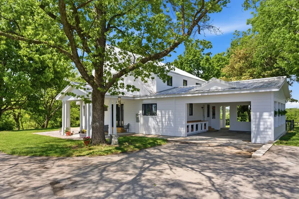 6166 Greenwich Pike Lexington KY 40511