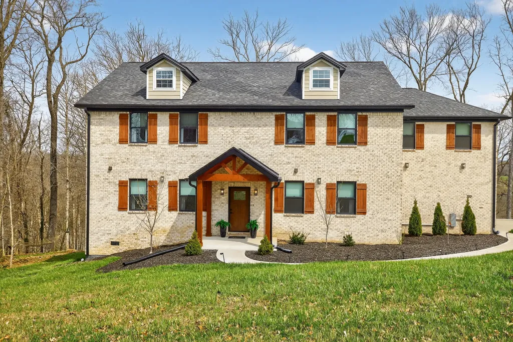 200 Avawam Drive Richmond KY 40475