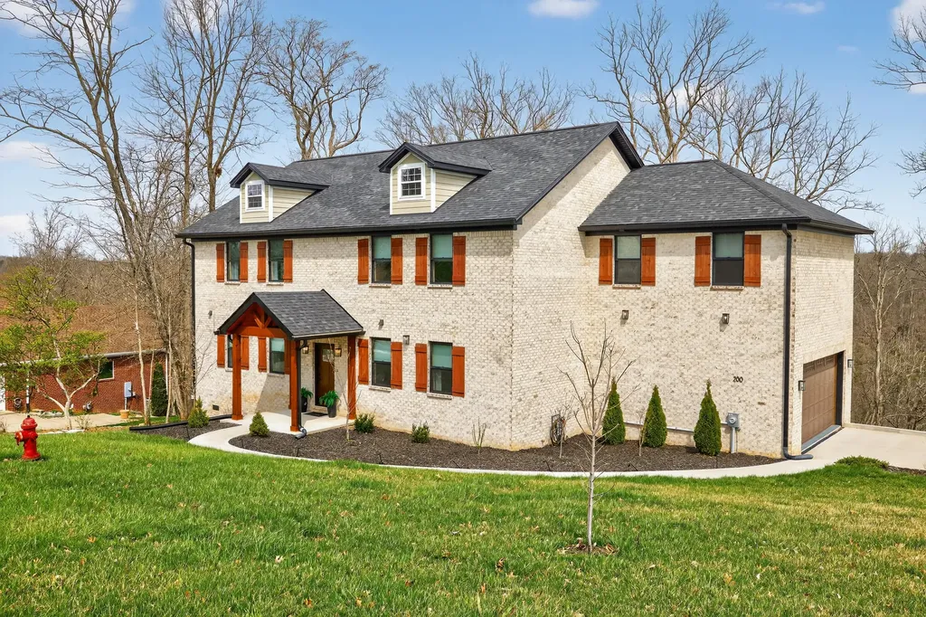 200 Avawam Drive Richmond KY 40475