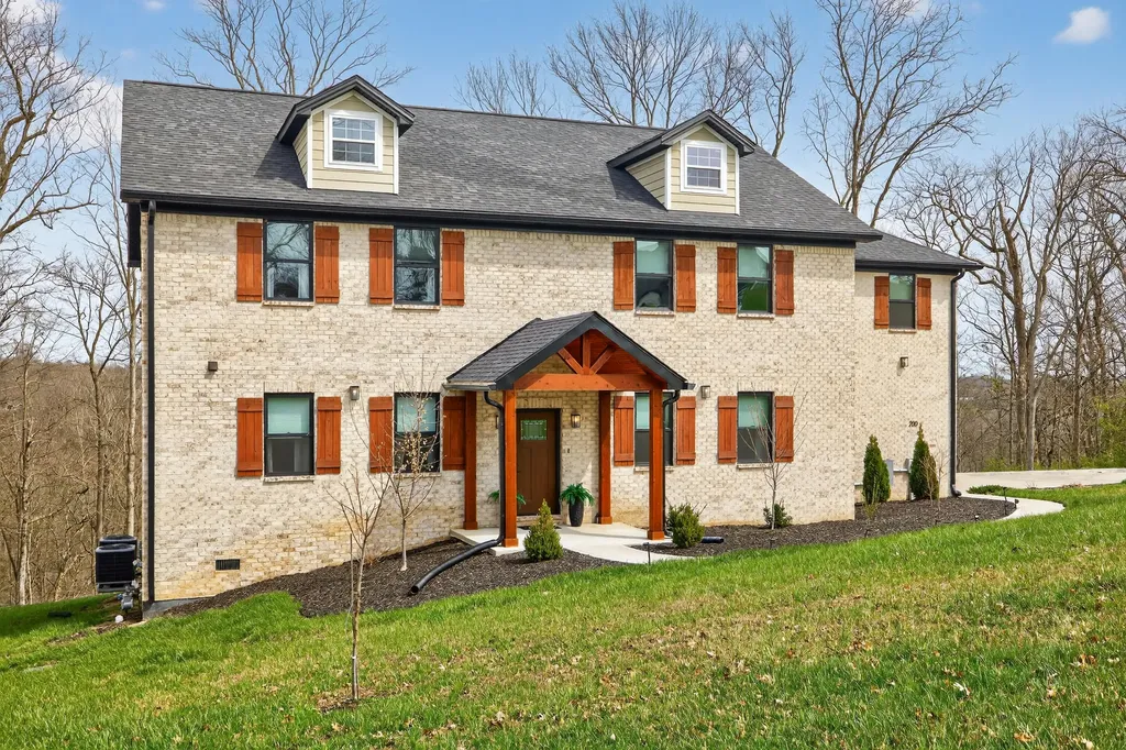 200 Avawam Drive Richmond KY 40475