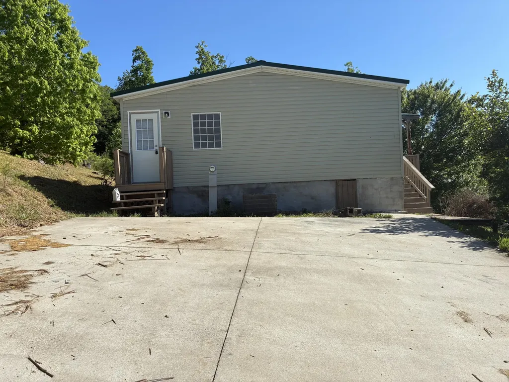 872 S Dogwood Drive Berea KY 40403