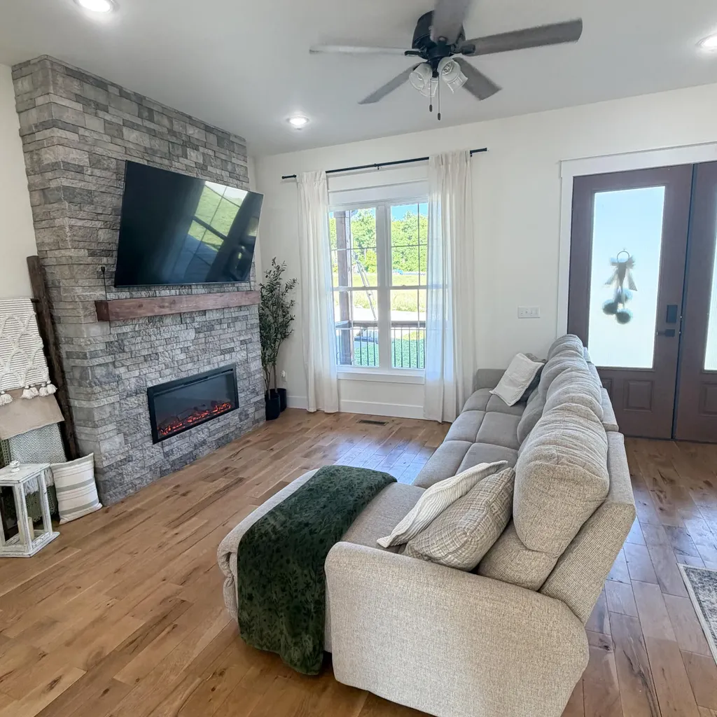 690 Laredo Drive London KY 40741