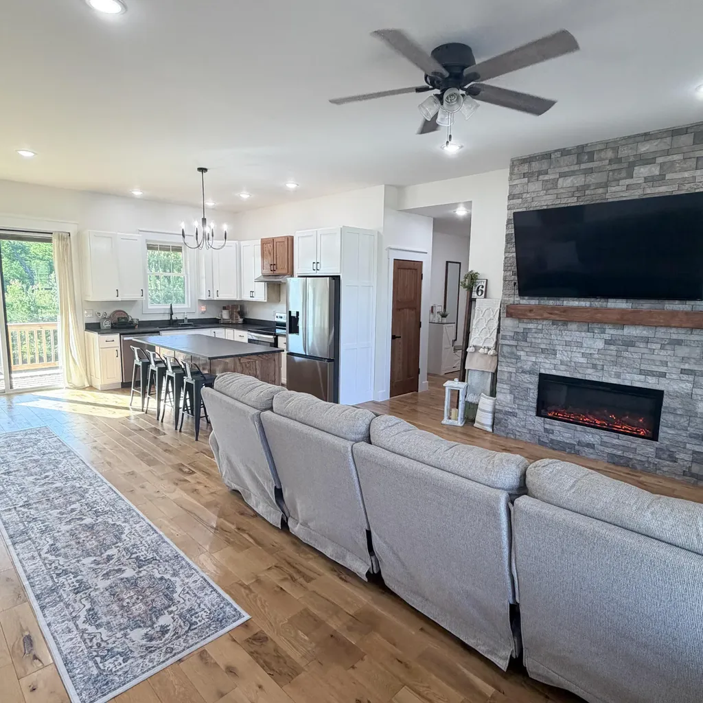 690 Laredo Drive London KY 40741