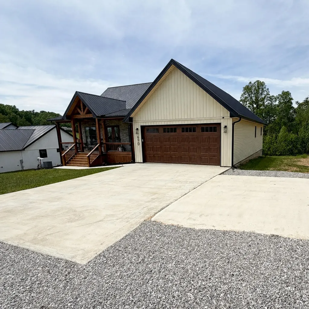 690 Laredo Drive London KY 40741