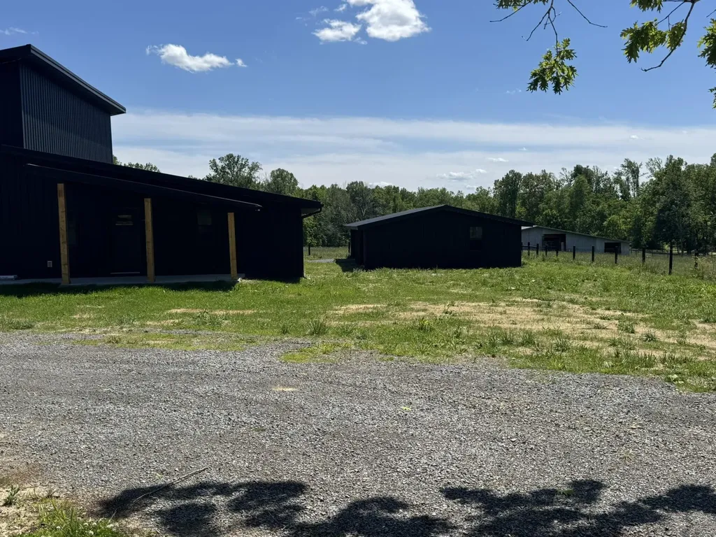 2991 E Highway 619 Russell Springs KY 42642