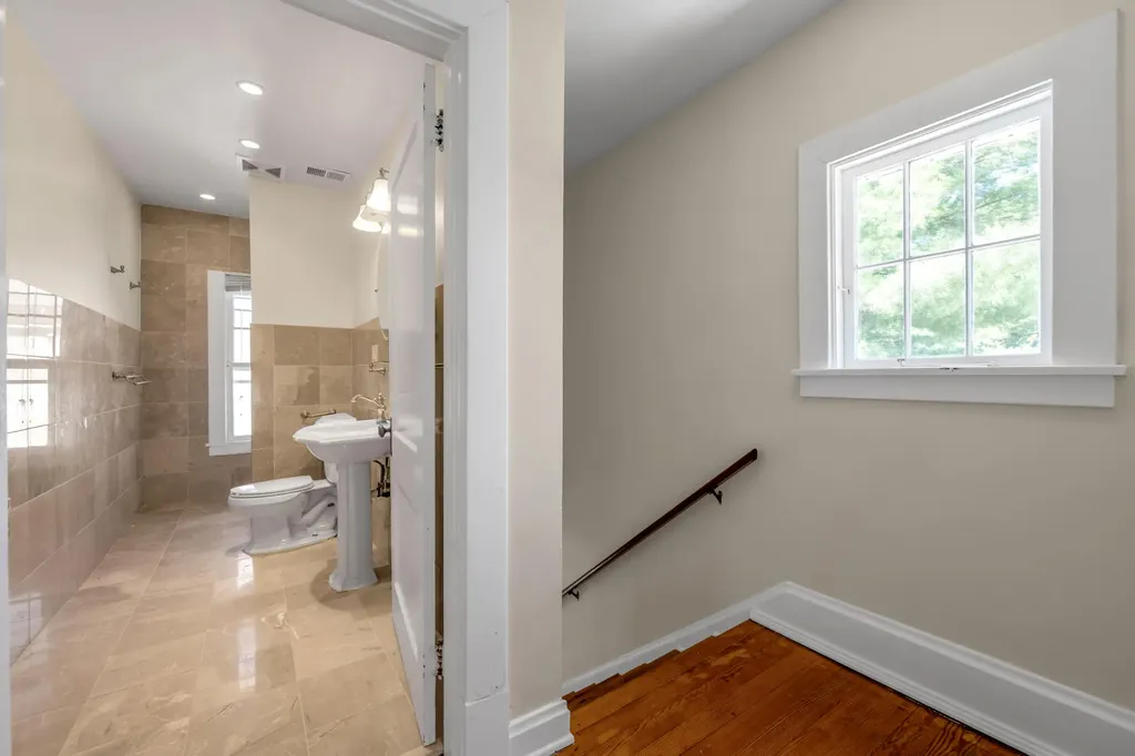 128 Clay Avenue Lexington KY 40502