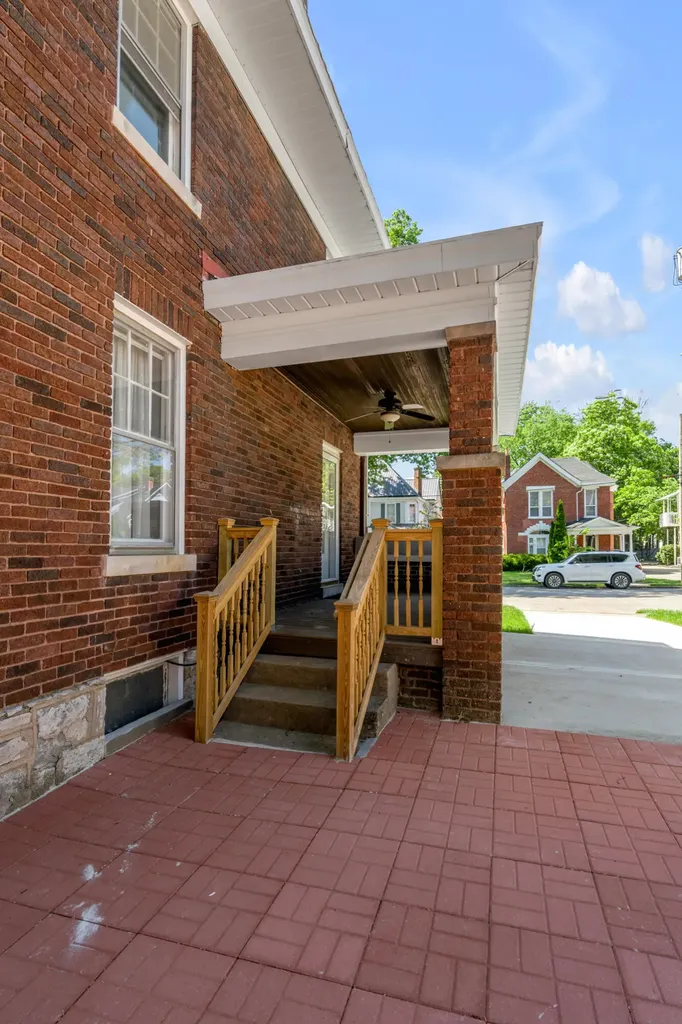128 Clay Avenue Lexington KY 40502