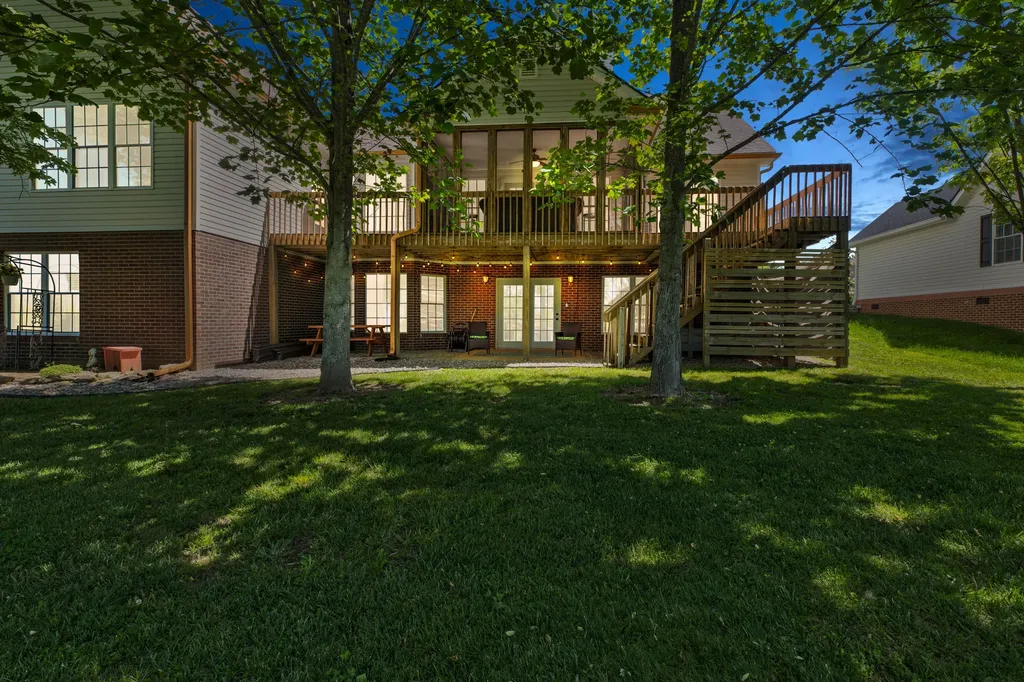 207 Hibiscus Lane Winchester KY 40391