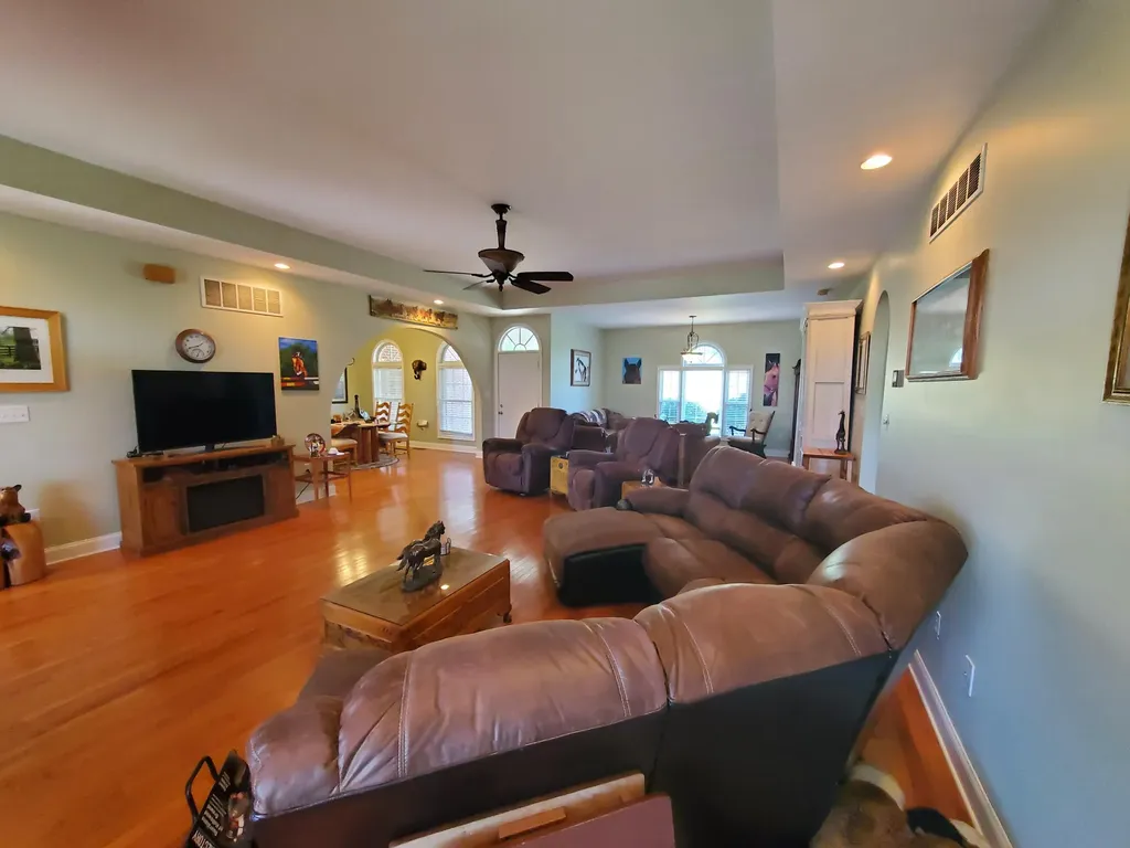 696 Pea Ridge Road Stamping Ground KY 40379