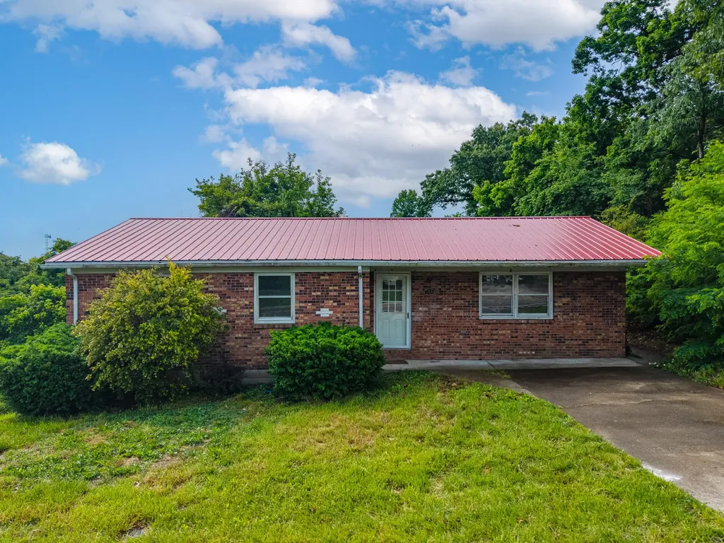 2122 State Highway 1651 Stearns KY 42647