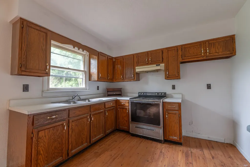 2122 State Highway 1651 Stearns KY 42647