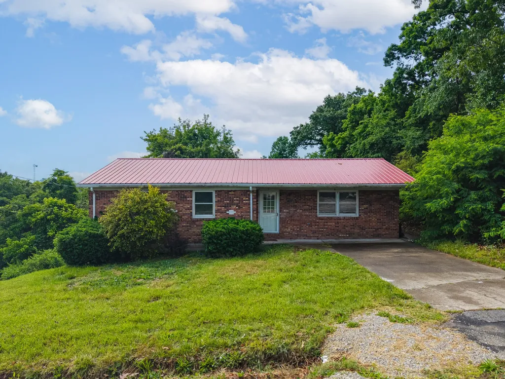 2122 State Highway 1651 Stearns KY 42647
