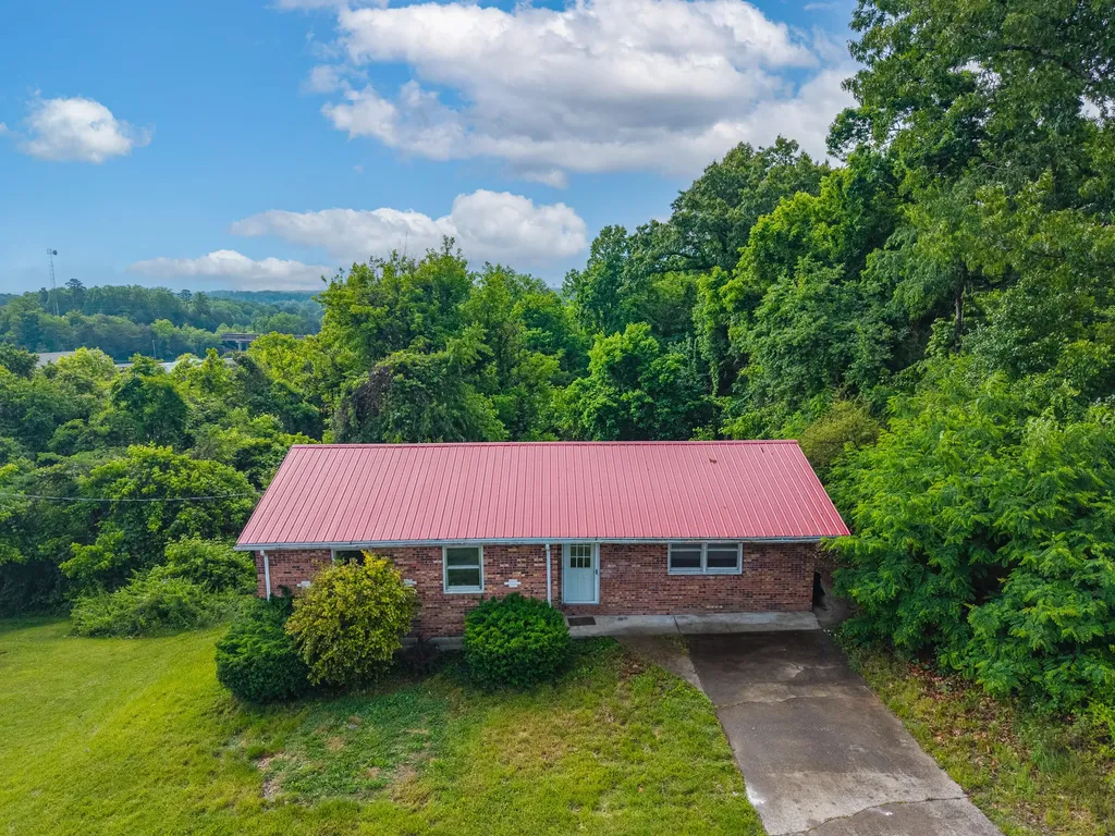 2122 State Highway 1651 Stearns KY 42647