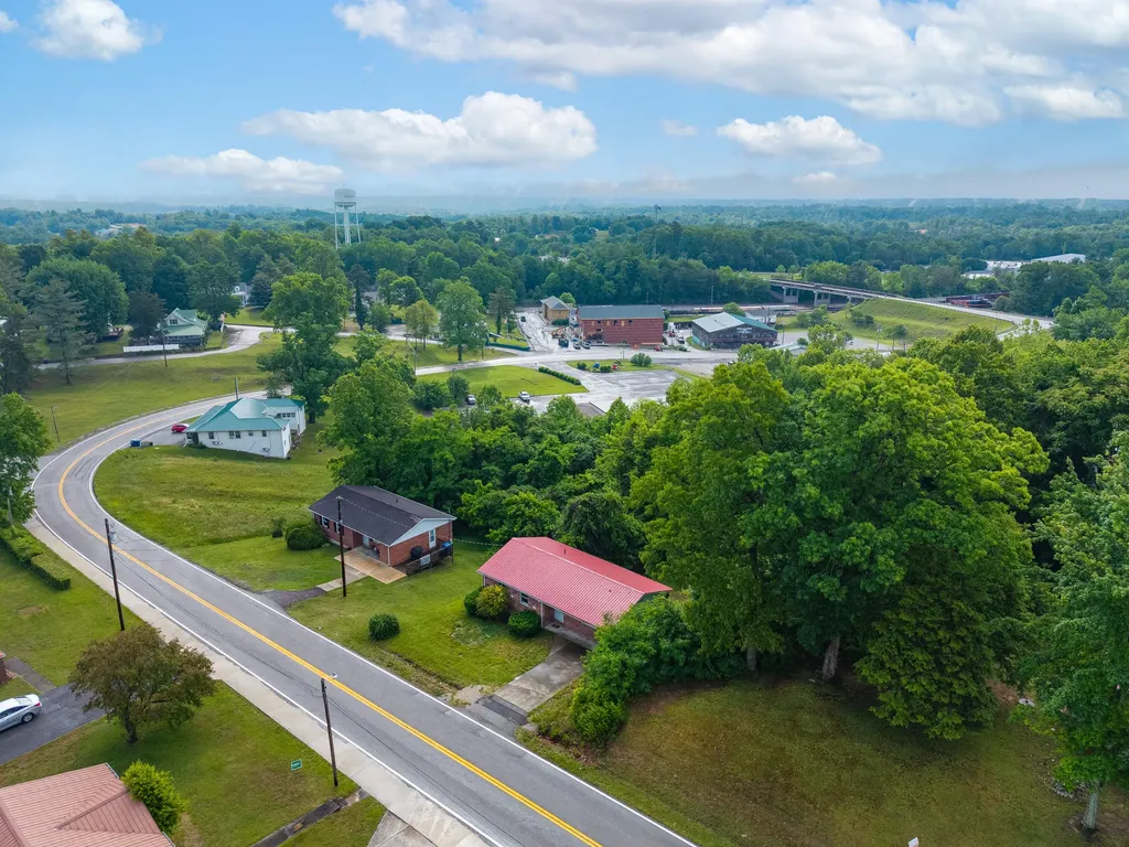 2122 State Highway 1651 Stearns KY 42647