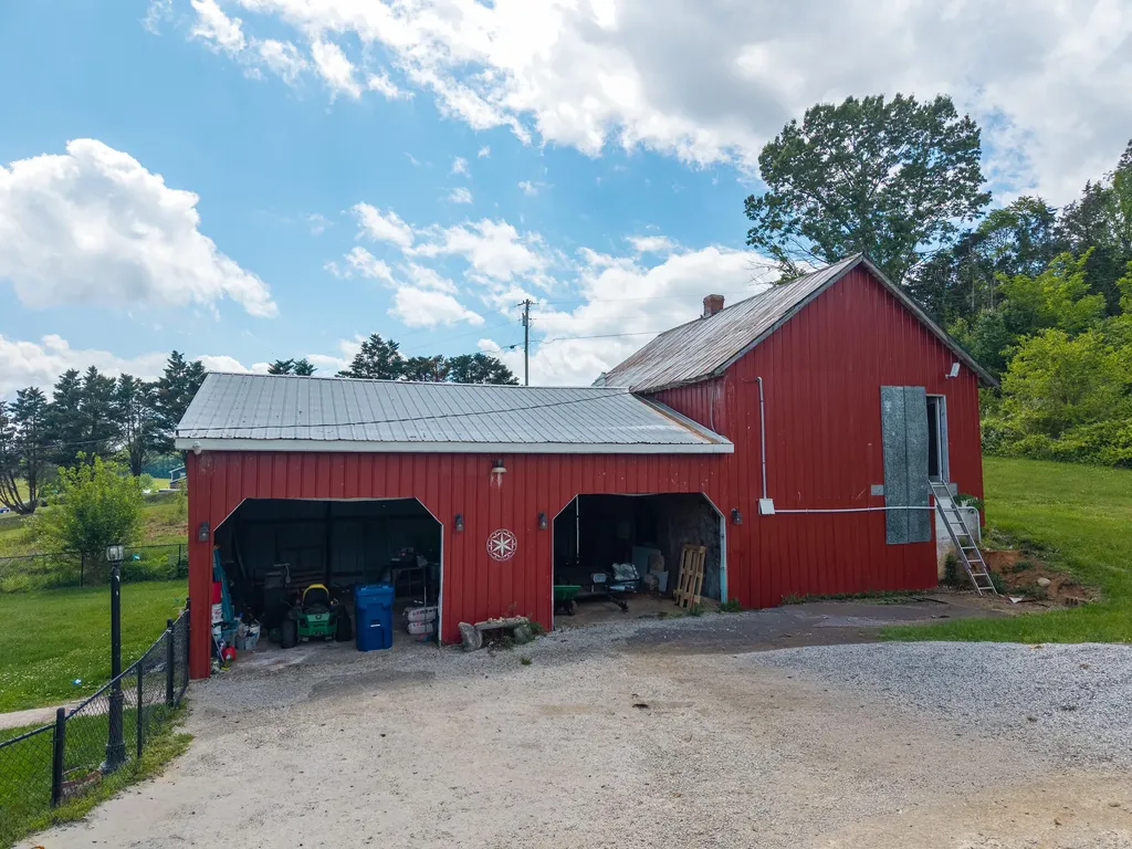52 Wilson Loop Science Hill KY 42553