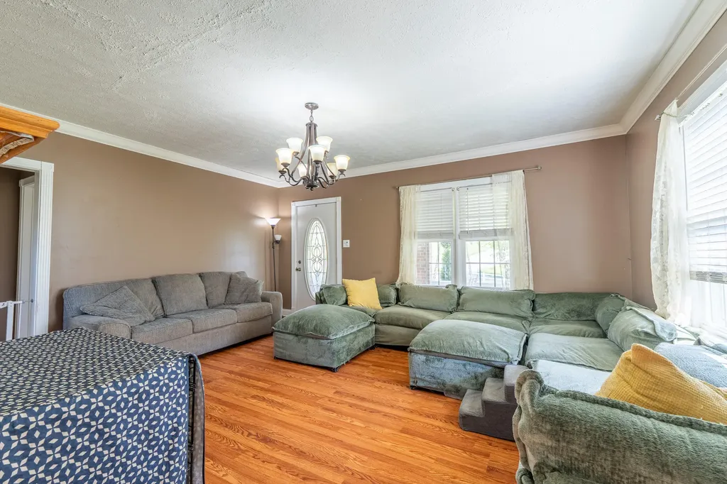 52 Wilson Loop Science Hill KY 42553