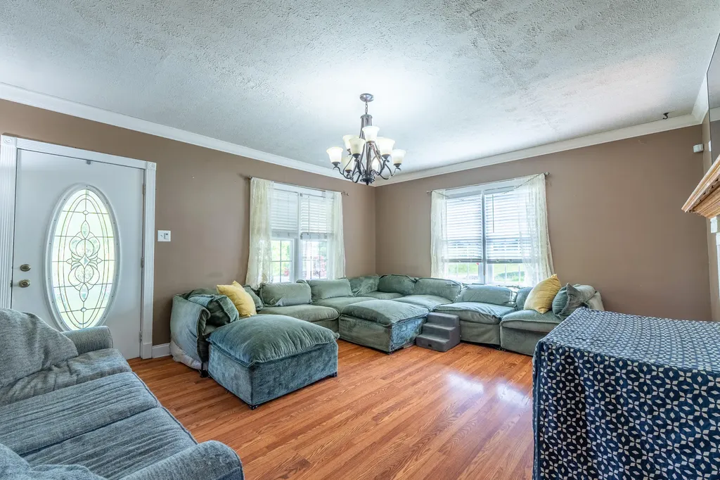 52 Wilson Loop Science Hill KY 42553