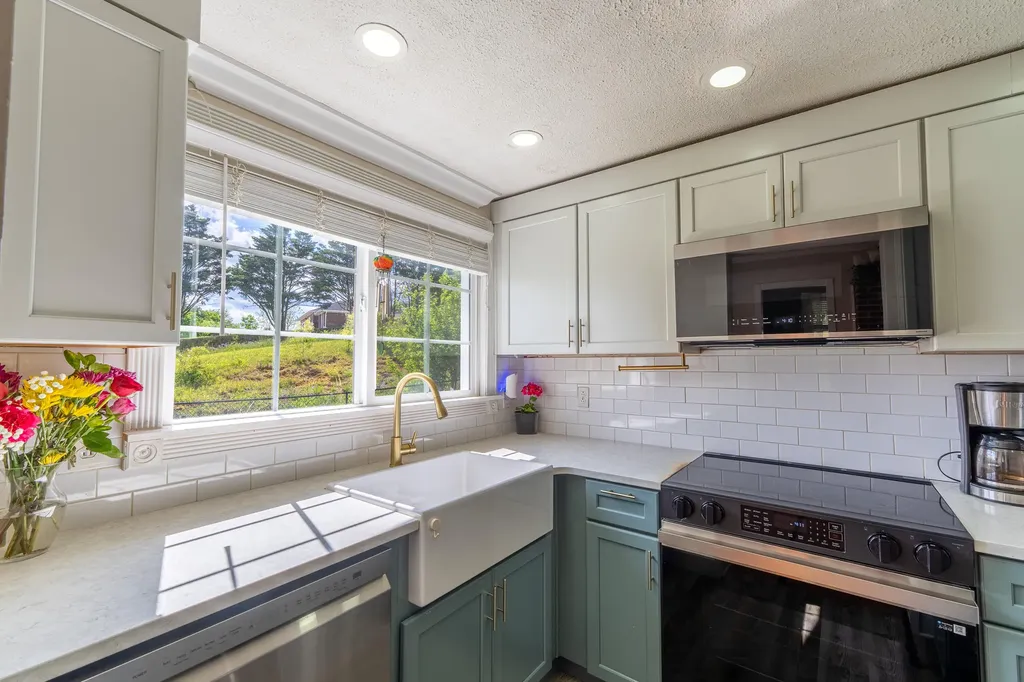 52 Wilson Loop Science Hill KY 42553