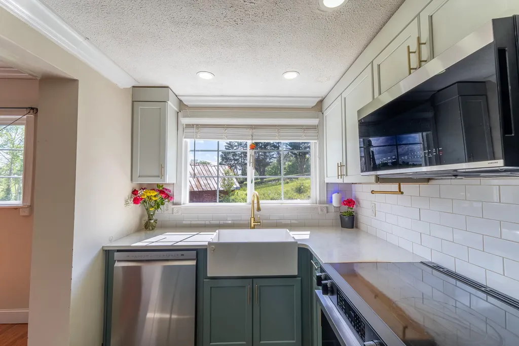 52 Wilson Loop Science Hill KY 42553