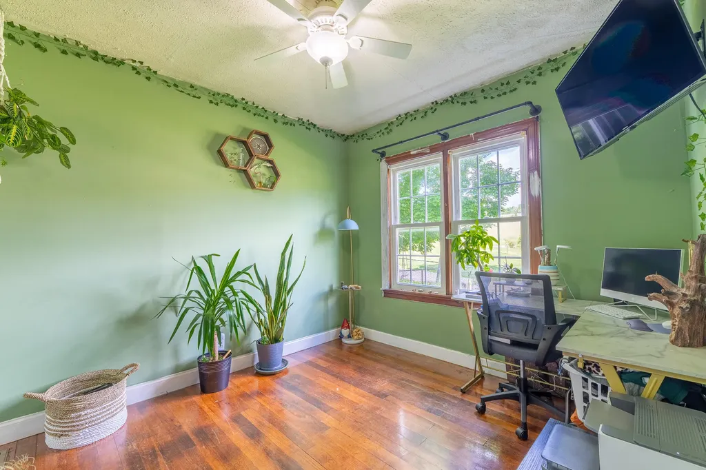 52 Wilson Loop Science Hill KY 42553